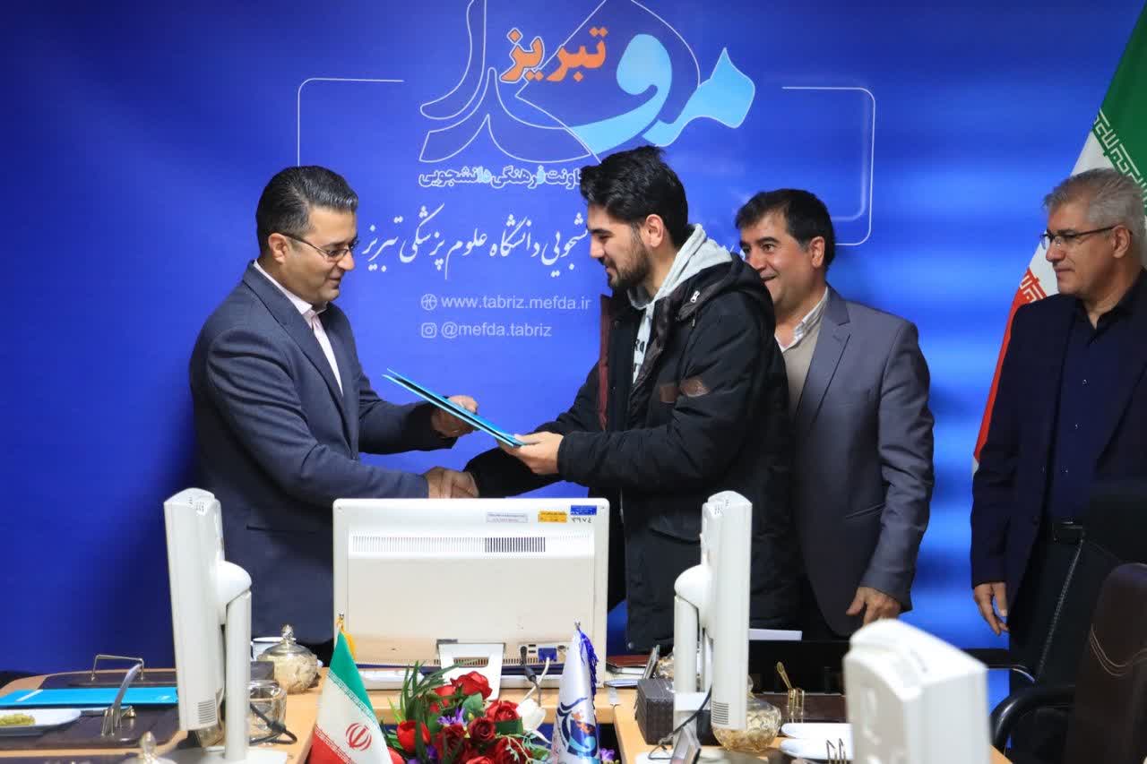 تجلیل از دانشجویان نمونه در دفتر  مدیریت اموردانشجوئی  در روز دانشجو